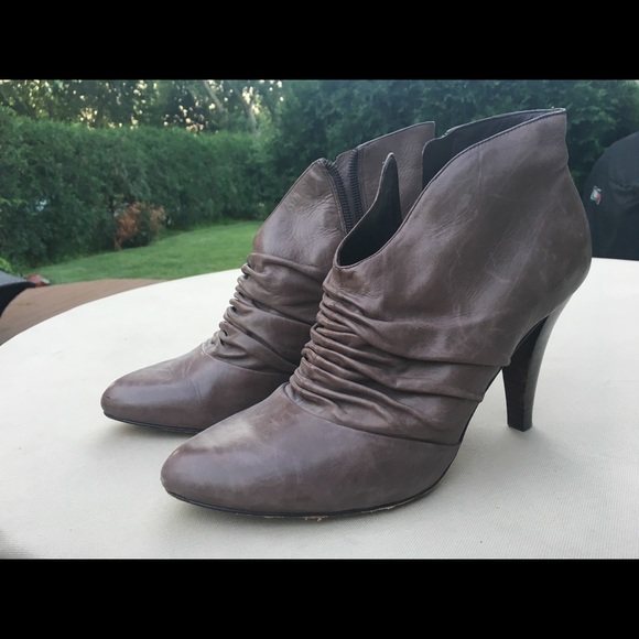 Saks Fifth Avenue leather heeled booties size 8.5 - Picture 1 of 8
